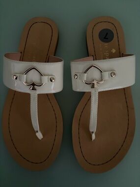 kate Spade Cassia ivory Patent Thong Sandals size 7
